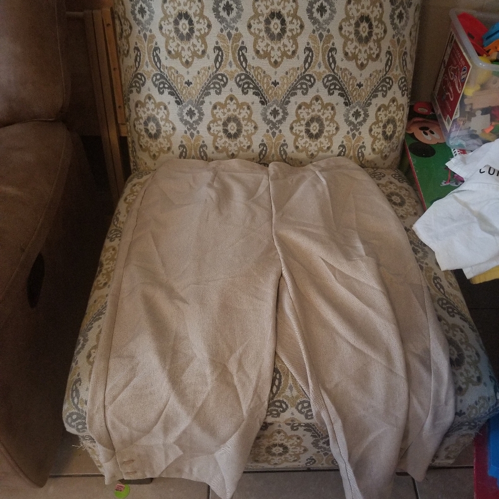 Tan capris. Alfred Dunner 18W